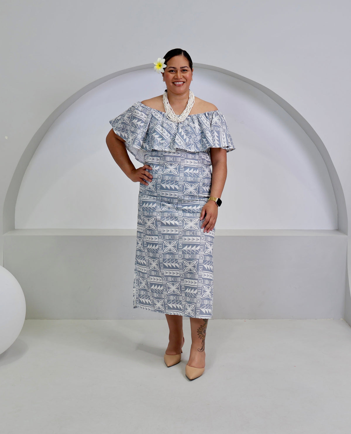 The Alofa Ladies Dress – Grey/White