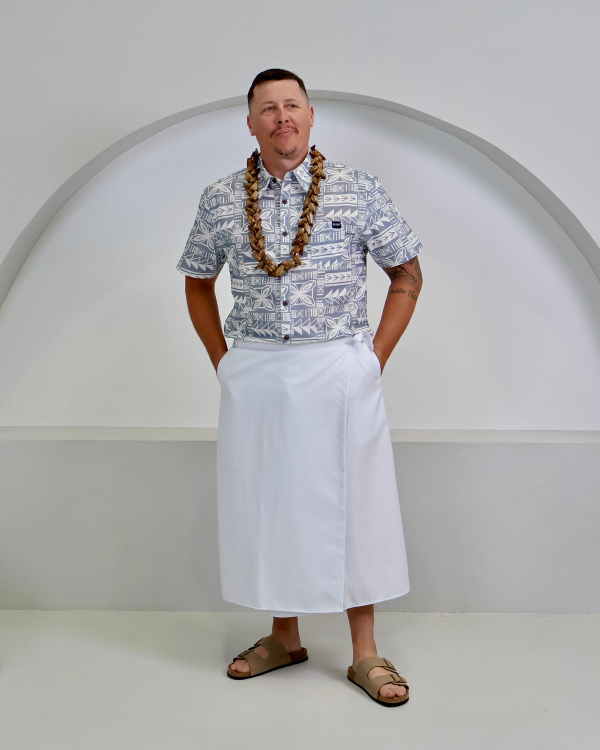 The Alofa’ Men’s Aloa - Grey/White